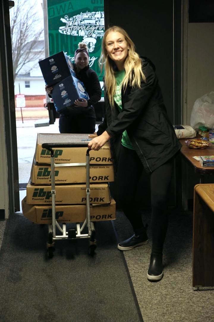 Pine Lake Food Shelf in Eldora Receives National Ag Day Donation Iowa